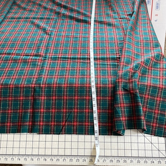 Large piece of green/red tartan plaid wool, woven fabric, 1.5 yards,  54" wide - Picture 5 of 8